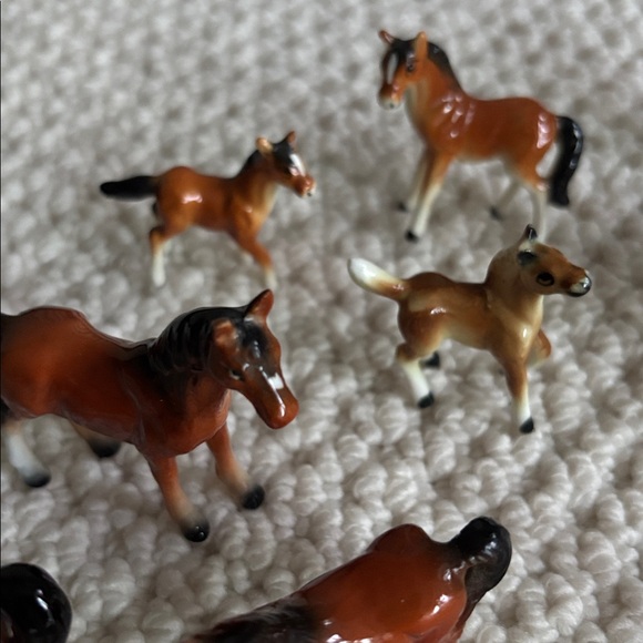 Miniature Porcelain Horses 17 - Picture 5 of 6